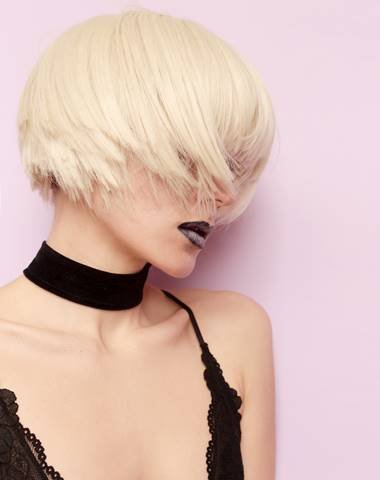 Dit korte kapsel is door Kyra geknipt en heeft een moderne look.