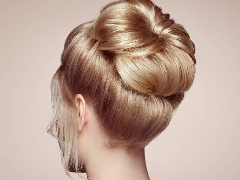 Laat je bruidskapsel maken in Almere door Hair by Yudi.